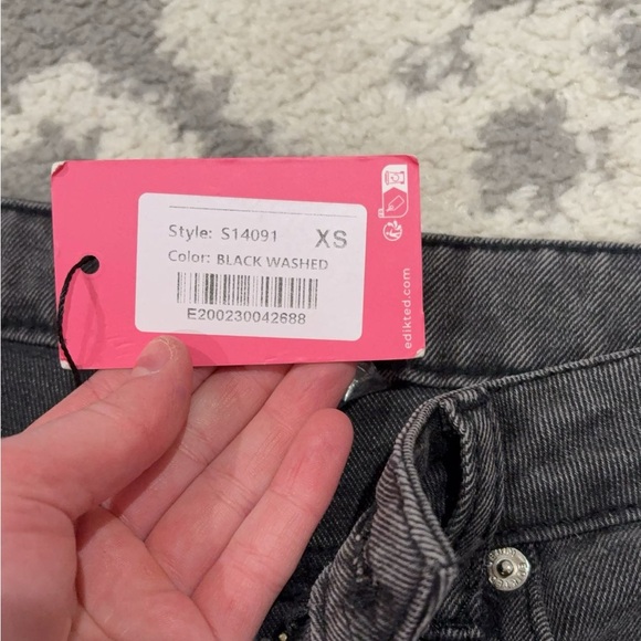 Edikted low rise jeans never worn were to long for me - Picture 5 of 5